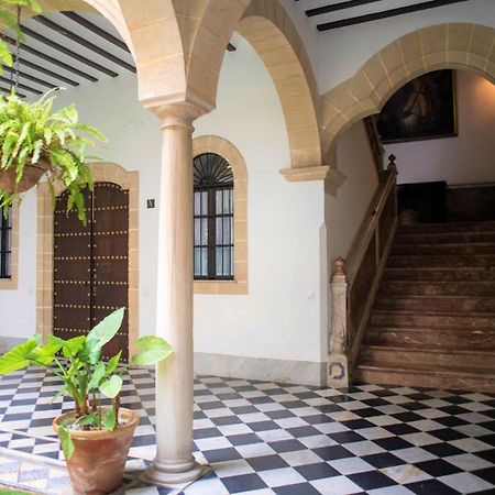 Gatu Premium Apartamento Palacio Oneto Con Jardin Privado " Preferente Mayores De 25 Anos Y Familias " El Puerto de Santa María Exterior foto
